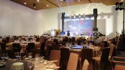 3-cach-phan-biet-cac-thiet-ke-man-hinh-led-fcl